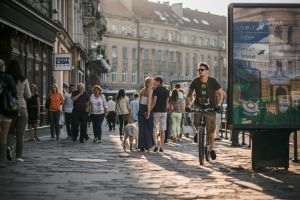 Colliers: Doar 1% dintre tinerii din Generaţia Z văd munca de la distanţă ca un motivator real